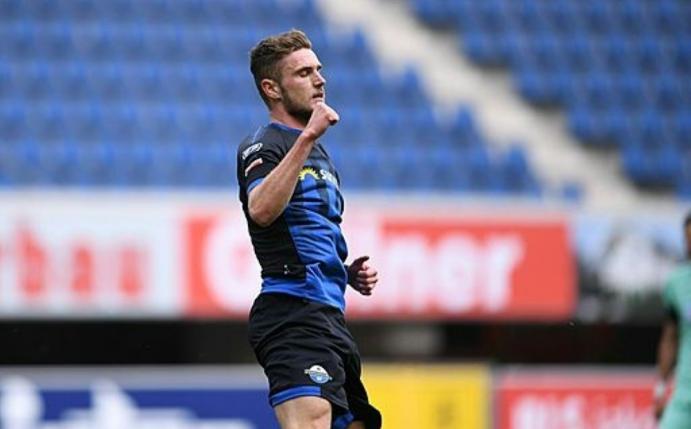 Dennis Srbeny schießt Paderborn zum Sieg