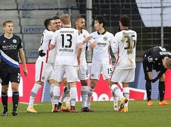Frankfurt gewinnt souverän in Bielefeld Frankfurt gewinnt souverän in Bielefeld