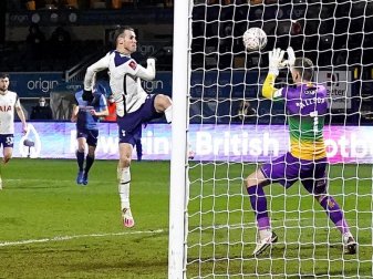 Sorgte kurz vor der Pause für den wichtigen Ausgleich für Tottenham: Gareth Bale (M). Foto: John Walton/PA Wire/dpa Sorgte kurz vor der Pause für den wichtigen Ausgleich für Tottenham: Gareth Bale (M). Foto: John Walton/PA Wire/dpa