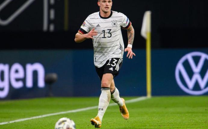 Philipp Max kritisiert den Gladbacher Breel Embolo. Foto: Robert Michael/dpa-Zentralbild/dpa
