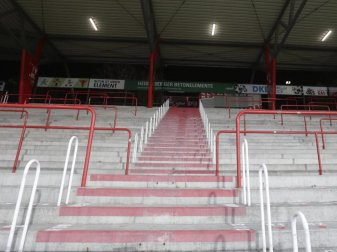 Das Stehplatzverbot bei Europapokal-Spielen in der Alten Försterei ist dem 1. FC Union Berlin ein Dorn im Auge. Foto: Michael Sohn/POOL AP/dpa Das Stehplatzverbot bei Europapokal-Spielen in der Alten Försterei ist dem 1. FC Union Berlin ein Dorn im Auge. Foto: Michael Sohn/POOL AP/dpa