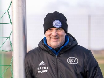 Glaubt nicht mehr an den Klassenerhalt seines ehemaligen Vereins FC Schalke 04: Oliver Reck. Foto: Sina Schuldt/dpa Glaubt nicht mehr an den Klassenerhalt seines ehemaligen Vereins FC Schalke 04: Oliver Reck. Foto: Sina Schuldt/dpa