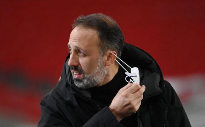 Kein Kommentar zum Führungsstreit beim VfB: Stuttgarts Trainer Pellegrino Matarazzo. Foto: Marijan Murat/dpa