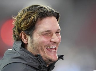 Dortmunds Trainer Edin Terzic geht gelassen mit den Gerüchten um seine Person um. Foto: Martin Meissner/Pool AP/dpa Dortmunds Trainer Edin Terzic geht gelassen mit den Gerüchten um seine Person um. Foto: Martin Meissner/Pool AP/dpa