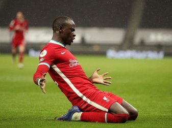 Liverpool gewinnt und trifft drei Mal gegen Tottenham Liverpool gewinnt und trifft drei Mal gegen Tottenham