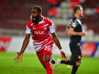 Der Würzburger Ridge Munsy bejubelt seinen Siegtreffer. Foto: A999 Matthias Merz/dpa Der Würzburger Ridge Munsy bejubelt seinen Siegtreffer. Foto: A999 Matthias Merz/dpa