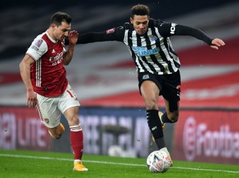 Ärger für Joelinton (r.) Ärger für Joelinton (r.)