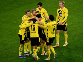 Borussia Dortmund gewinnt 3:1 gegen Augsburg Borussia Dortmund gewinnt 3:1 gegen Augsburg