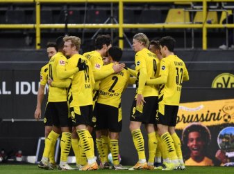 Die Spieler von Borussia Dortmund feiern das Tor zum 2:1 gegen den FC Augsburg. Foto: Martin Meissner/Pool AP/dpa Die Spieler von Borussia Dortmund feiern das Tor zum 2:1 gegen den FC Augsburg. Foto: Martin Meissner/Pool AP/dpa