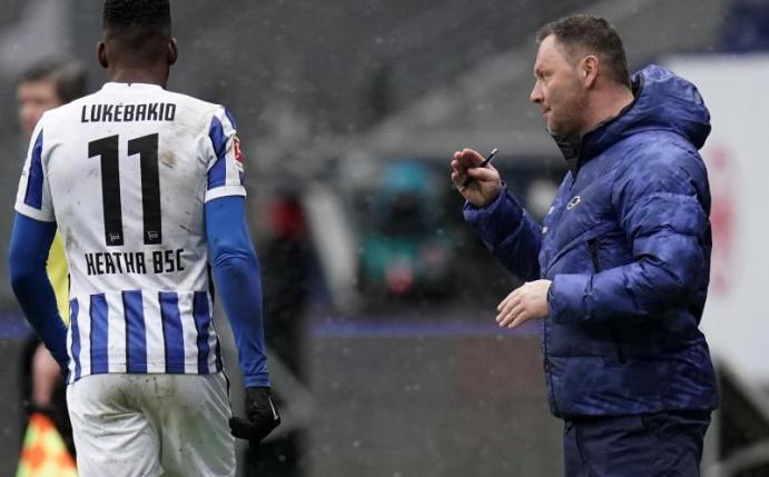 Trainer-Rückkehrer Pal Dardai konnte den Hertha-Abwärtstrend noch nicht stoppen. Foto: Thomas Frey/dpa
