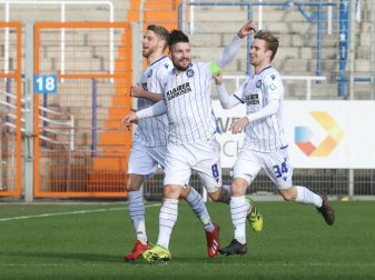 Karlsruhe fügt Bochum eine empfindliche Niederlage zu Karlsruhe fügt Bochum eine empfindliche Niederlage zu