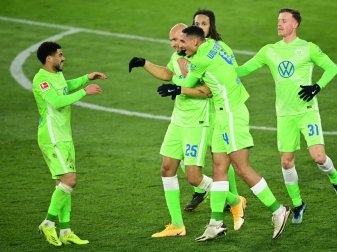 Die Wolfsburger bejubeln den Führungstreffer Die Wolfsburger bejubeln den Führungstreffer