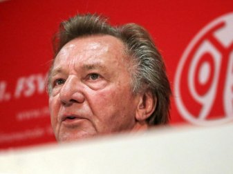 Blickt besorgt auf Mainz 05: Ehrenpräsident Harald Strutz. Foto: picture alliance / Fredrik von Erichsen/dpa Blickt besorgt auf Mainz 05: Ehrenpräsident Harald Strutz. Foto: picture alliance / Fredrik von Erichsen/dpa