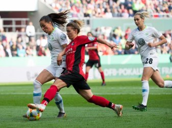 Trägt ab Sommer 2021 das VfL-Trikot: Sandra Starke (rotes Trikot). Foto: Federico Gambarini/dpa Trägt ab Sommer 2021 das VfL-Trikot: Sandra Starke (rotes Trikot). Foto: Federico Gambarini/dpa