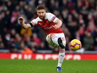 Der Wechsel zum FC Schalke 04 ist nocht nicht bestätigt, er soll aber kommen: Shkodran Mustafi. Foto: Dominic Lipinski/PA Wire/dpa