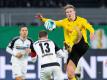 Dortmunds Erling Haaland (r) ist gegen Paderborns Sebastian Schonlau in Aktion. Foto: Guido Kirchner/dpa-Pool/dpa