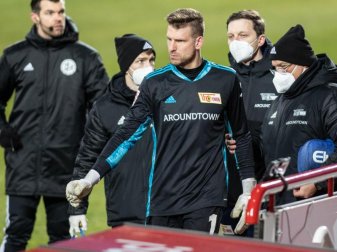 Musste gegen Gladbach nach einem Zusammenprall ausgewechselt werden: Union-Keeper Andreas Luthe. Foto: Andreas Gora/dpa Pool/dpa Musste gegen Gladbach nach einem Zusammenprall ausgewechselt werden: Union-Keeper Andreas Luthe. Foto: Andreas Gora/dpa Pool/dpa