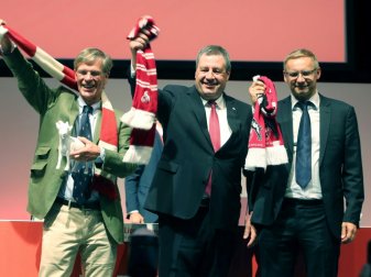 Werner Wolf (m.) räumt Fehler beim Auswahlprozess ein Werner Wolf (m.) räumt Fehler beim Auswahlprozess ein