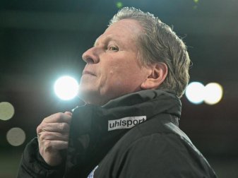 Kölns Trainer Markus Gisdol ist im Pokal mit seinem Team gegen Regensburg ausgeschieden. Foto: Armin Weigel/dpa Kölns Trainer Markus Gisdol ist im Pokal mit seinem Team gegen Regensburg ausgeschieden. Foto: Armin Weigel/dpa