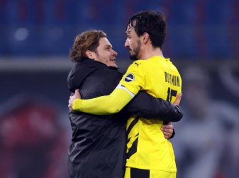 BVB-Trainer Edin Terzic kann wieder mit Mats Hummels planen. Foto: Jan Woitas/dpa