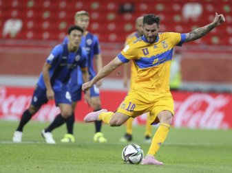 Andre Pierre Cignac (r) von Tigres UANL erzielt das Tor zum 2:1 per Elfmeter. Foto: Hussein Sayed/AP/dpa Andre Pierre Cignac (r) von Tigres UANL erzielt das Tor zum 2:1 per Elfmeter. Foto: Hussein Sayed/AP/dpa