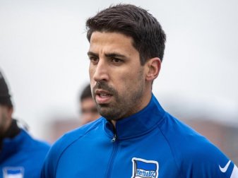 Steht bei Hertha BSC vor seinem Comeback in der Bundesliga beim Spiel gegen Bayern München: Sami Khedira. Foto: Andreas Gora/dpa