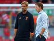 Noch ist unklar, wann RB-Coach Julian Nagelsmann (r) den FC Liverpool mit Jürgen Klopp in Leipzig empfangen kann. Foto: Dave Thompson/AP/dpa