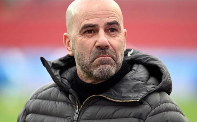 Mit Leverkusen im Form- und Ergebniskrise: Bayer-Coach Peter Bosz. Foto: Ina Fassbender/AFP/Pool/dpa