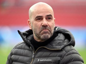 Mit Leverkusen im Form- und Ergebniskrise: Bayer-Coach Peter Bosz. Foto: Ina Fassbender/AFP/Pool/dpa Mit Leverkusen im Form- und Ergebniskrise: Bayer-Coach Peter Bosz. Foto: Ina Fassbender/AFP/Pool/dpa