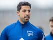 Khedira steht vier Tage nach seinem Wechsel zu Hertha BSC nicht in der Startelf gegen den FC Bayern München. Foto: Andreas Gora/dpa