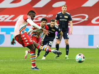 Moussa Niakhate schießt den Siegtreffer für Mainz Moussa Niakhate schießt den Siegtreffer für Mainz