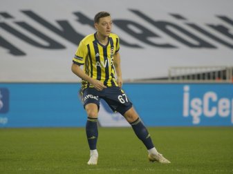 Mesut Özil verliert mit Fenerbahce Istanbul 0:1 Mesut Özil verliert mit Fenerbahce Istanbul 0:1
