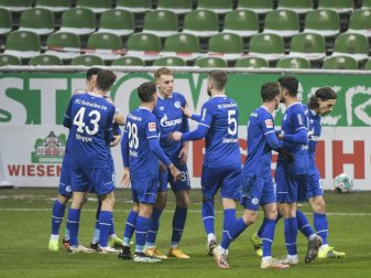 Yves Eigenrauch rechnet mit seinem Ex-Klub Schalke ab Yves Eigenrauch rechnet mit seinem Ex-Klub Schalke ab