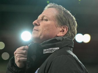 War trotz Derbysieg etwas angesäuert: Köln-Coach Markus Gisdol. Foto: Armin Weigel/dpa
