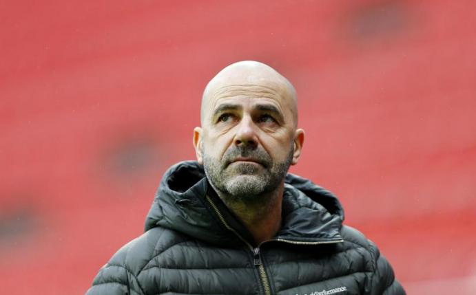 Sah fünf Tore seines Teams gegen Stuttgart: Leverkusen-Coach Peter Bosz. Foto: Thilo Schmuelgen/Reuters/Pool/dpa