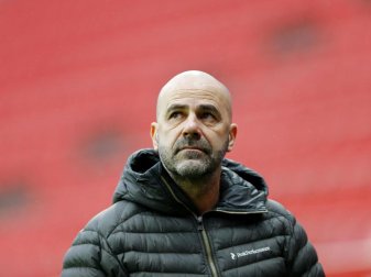 Sah fünf Tore seines Teams gegen Stuttgart: Leverkusen-Coach Peter Bosz. Foto: Thilo Schmuelgen/Reuters/Pool/dpa Sah fünf Tore seines Teams gegen Stuttgart: Leverkusen-Coach Peter Bosz. Foto: Thilo Schmuelgen/Reuters/Pool/dpa