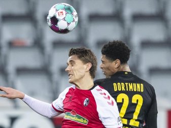 Nils Petersen (l) bleibt dem SC Freiburg treu. Foto: Tom Weller/dpa Nils Petersen (l) bleibt dem SC Freiburg treu. Foto: Tom Weller/dpa