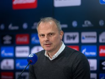 Jochen Schneider verteidigt Huntelaar-Verpflichtung Jochen Schneider verteidigt Huntelaar-Verpflichtung