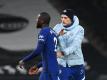 Chelsea-Trainer Thomas Tuchel (r) klatscht mit Antonio Rüdiger ab. Foto: Neil Hall/PA Wire/dpa