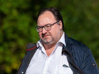 Hatte die Lust am KFC Uerdingen verloren und seine Anteile wieder verkauft: Umstrittener Investor Michail Ponomarew. Foto: Guido Kirchner/dpa Hatte die Lust am KFC Uerdingen verloren und seine Anteile wieder verkauft: Umstrittener Investor Michail Ponomarew. Foto: Guido Kirchner/dpa