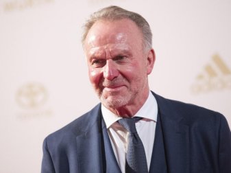 Bayern-Boss Karl-Heinz Rummenigge hatte gesagt, dass Fußballprofis Vorbilder bei der Impfung gegen das Coronavirus sein könnten. Foto: Tom Weller/dpa-Pool/dpa