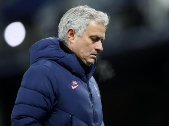Zeigt sich von seinem Team enttäuscht: Trainer JosÉ Mourinho von Tottenham Hotspur. Foto: Martin Rickett/PA Wire/dpa Zeigt sich von seinem Team enttäuscht: Trainer JosÉ Mourinho von Tottenham Hotspur. Foto: Martin Rickett/PA Wire/dpa