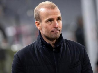 Kann die Aktionen gegen Hoffenheims Mäzen Dietmar Hopp «nicht nachvollziehen»: TSG-Coach Sebastian Hoeneß. Foto: Sven Hoppe/dpa-pool/dpa Kann die Aktionen gegen Hoffenheims Mäzen Dietmar Hopp «nicht nachvollziehen»: TSG-Coach Sebastian Hoeneß. Foto: Sven Hoppe/dpa-pool/dpa