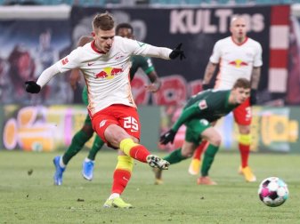 Dani Olmo sorgte beim Leipziger Sieg gegen Augsburg vom Elfmeterpunkt für die RB-Führung. Foto: Jan Woitas/dpa-Zentralbild/dpa Dani Olmo sorgte beim Leipziger Sieg gegen Augsburg vom Elfmeterpunkt für die RB-Führung. Foto: Jan Woitas/dpa-Zentralbild/dpa