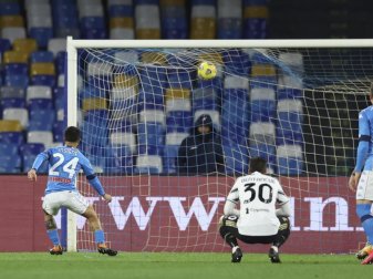 Neapels Lorenzo Insigne (l) erzielte beim SSC-Sieg gegen Juventus das Tor des Tages. Foto: Alessandro Garofalo/LaPresse/AP/dpa