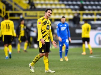 Mats Hummels steht die Enttäuschung nach dem 2:2 des BVB gegen Hoffenheims ins Gesicht geschrieben. Foto: Marius Becker/dpa Mats Hummels steht die Enttäuschung nach dem 2:2 des BVB gegen Hoffenheims ins Gesicht geschrieben. Foto: Marius Becker/dpa