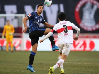 Sami Khedira (l) kam mit der Hertha in Stuttgart nicht über ein 1:1 hinaus. Foto: Tom Weller/dpa Sami Khedira (l) kam mit der Hertha in Stuttgart nicht über ein 1:1 hinaus. Foto: Tom Weller/dpa