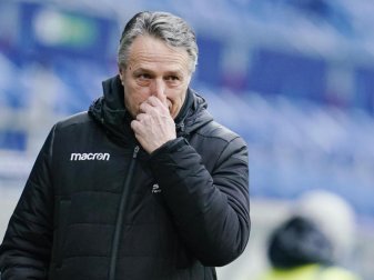 Bielefelds Trainer Uwe Neuhaus trifft mit der Arminia auf den FC Bayern. Foto: Uwe Anspach/dpa Bielefelds Trainer Uwe Neuhaus trifft mit der Arminia auf den FC Bayern. Foto: Uwe Anspach/dpa
