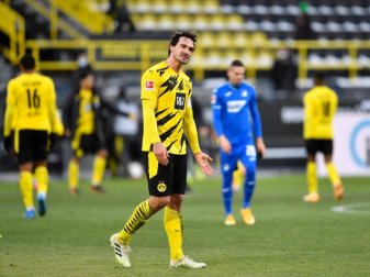 Dortmunds Mats Hummels zeigt sich nach dem Spiel genervt. Foto: Marius Becker/dpa Dortmunds Mats Hummels zeigt sich nach dem Spiel genervt. Foto: Marius Becker/dpa