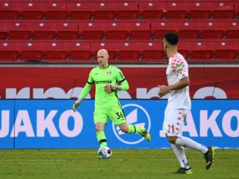 Leverkusens Torwart Niklas Lomb (l) gab sein Bundesliga-Debüt gegen den FSV Mainz 05. Foto: Federico Gambarini/dpa Leverkusens Torwart Niklas Lomb (l) gab sein Bundesliga-Debüt gegen den FSV Mainz 05. Foto: Federico Gambarini/dpa